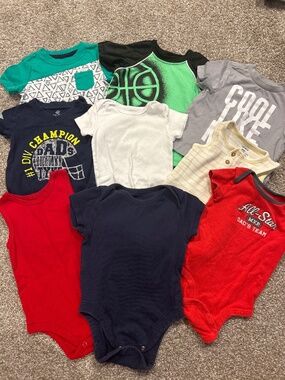 Boys short sleeve shirt lot of 9 shirts size 6 months